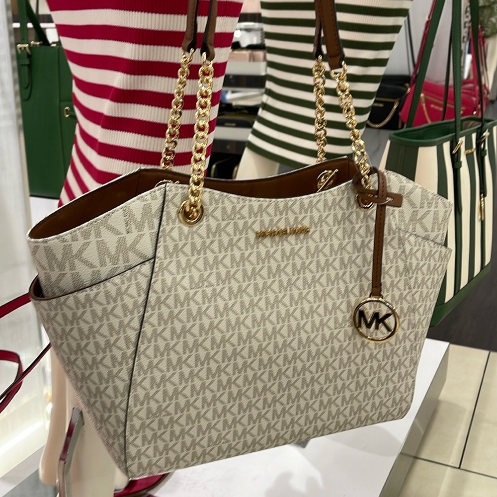 MICHAEL KORS LG CHAIN SHOULDER TOTE VANILLA - Picture 15 of 16